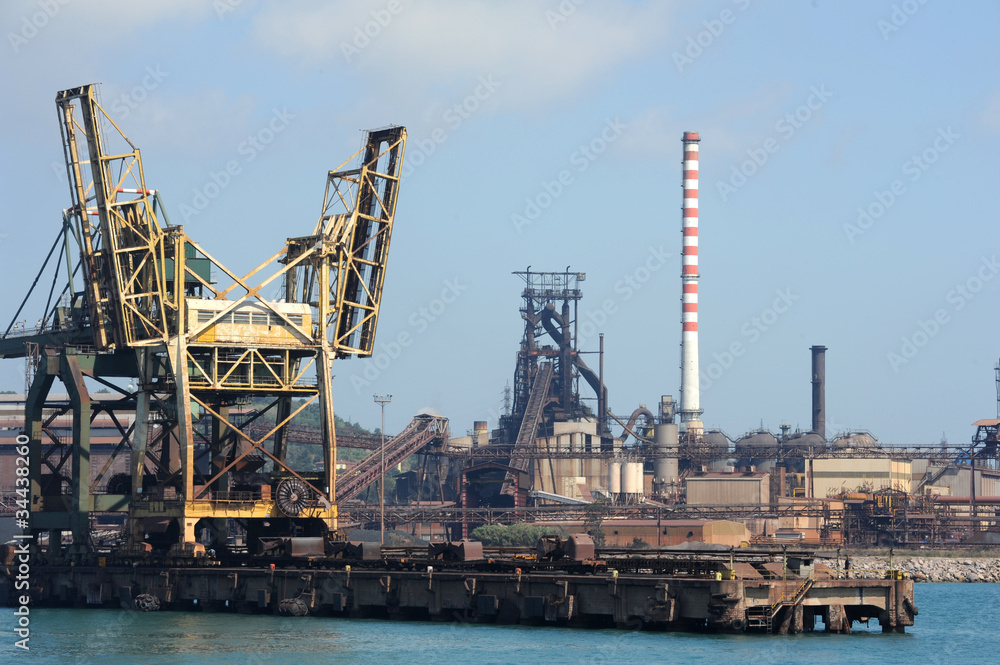 Porto industriale di Piombino in toscana