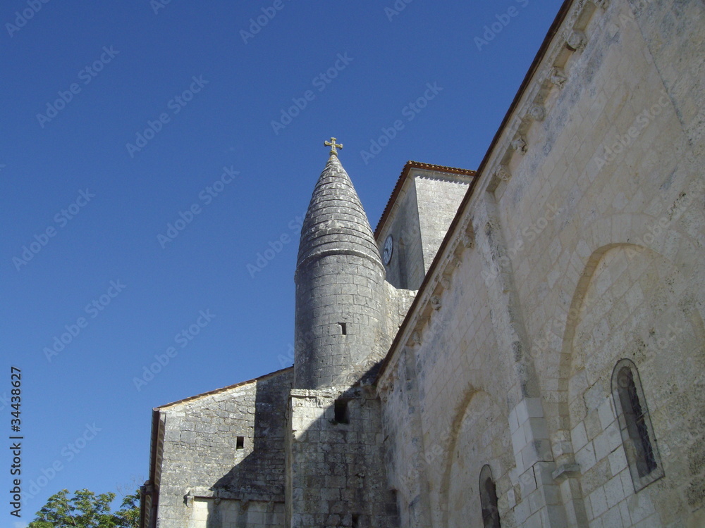 La tour de l'église romane de Meursac