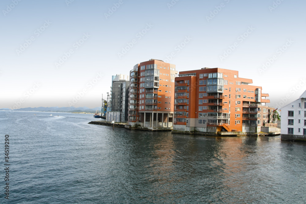 Fototapeta premium am Wasser gebaut