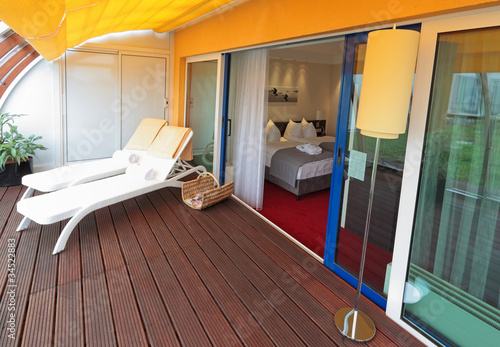 Hotelzimmer Suite mit Terrasse photo