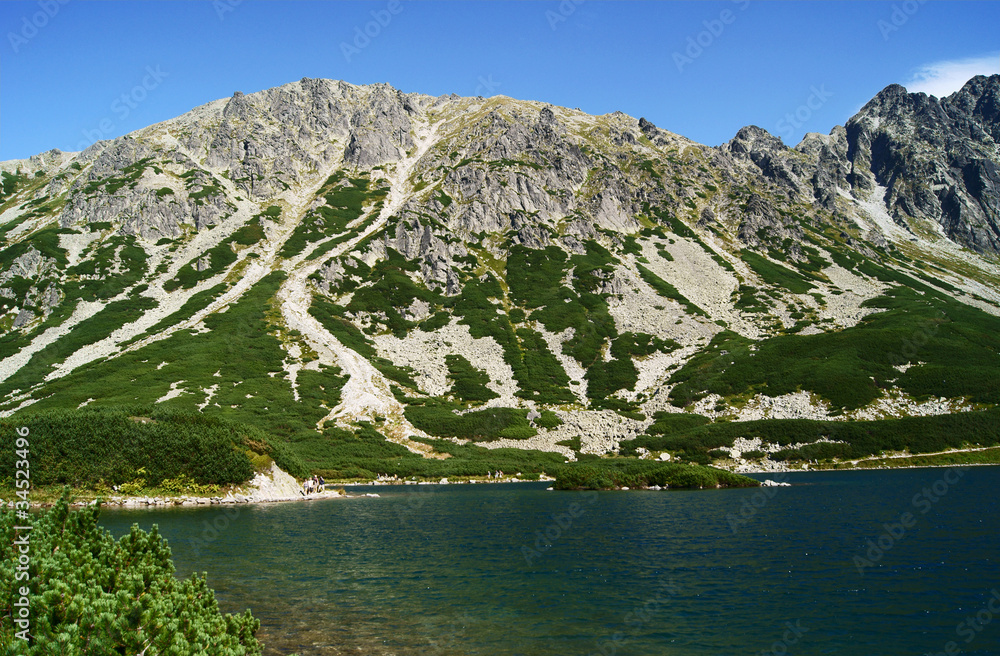górski szlak nad jeziorem górski szlak nad jeziorem