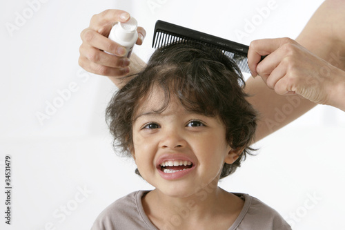 Traitement des poux chez un enfant photo