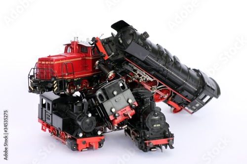 Modelleisenbahn Lokomotiven drunter und drüber geschmissen photo