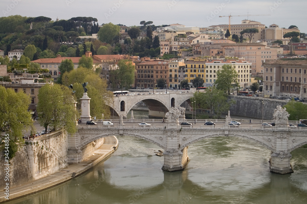 Puentes sobre el rio Tiber en Roma