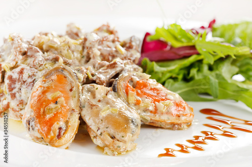 Fricassee with seafood and salad