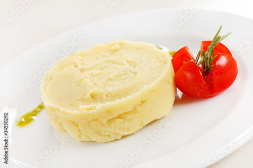Mashed potato with tomato