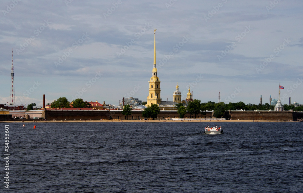 Fortaleza de Pedro y Pablo. Río Neva. San Petersburgo