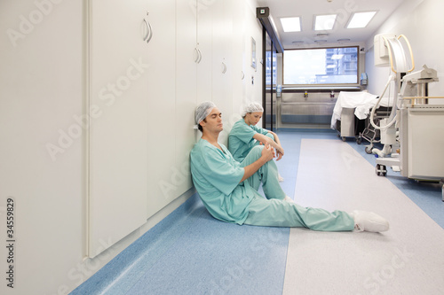 Foto Two Doctors in Hallway