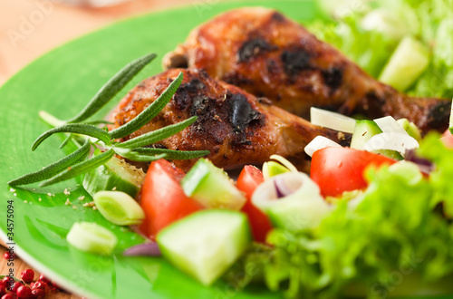 Grilled chicken legs with fresh vegetables