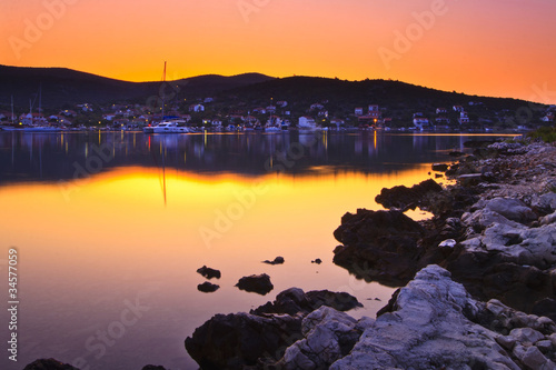 sunrise in harbour © emershot