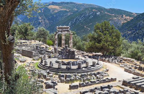 Fotografie Temple of Athena pronoia at Delphi site in Greece
