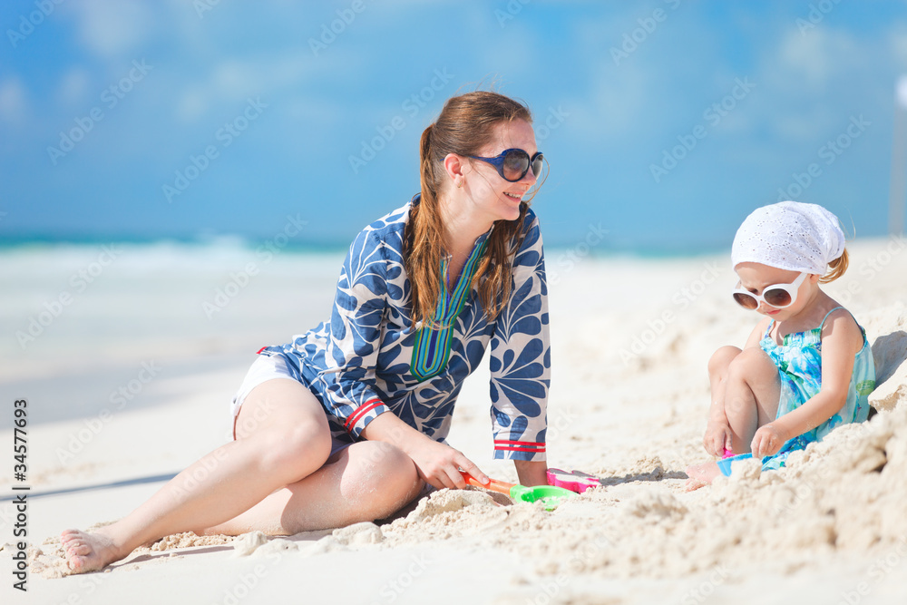 Fototapeta premium Mother and daughter on vacation