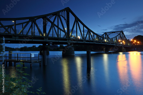 Glienicker Brücke bei Nacht