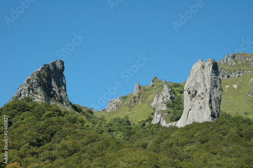 vallée de Chaudefour: dent de la rancune et crête de coq