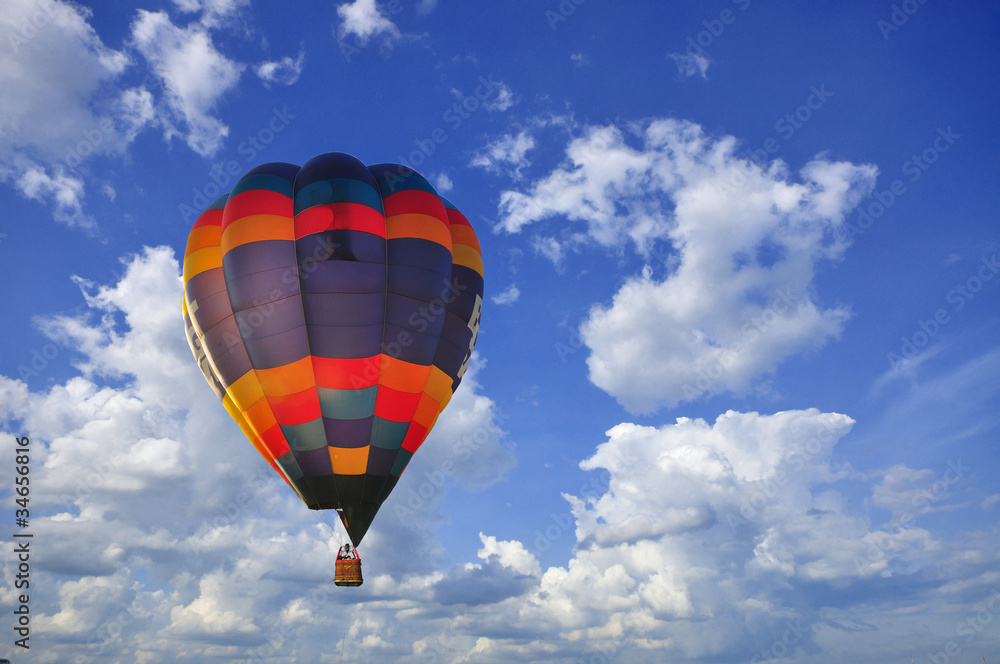 Naklejka premium Hot air balloon with beautiful blue sky and nice cloud