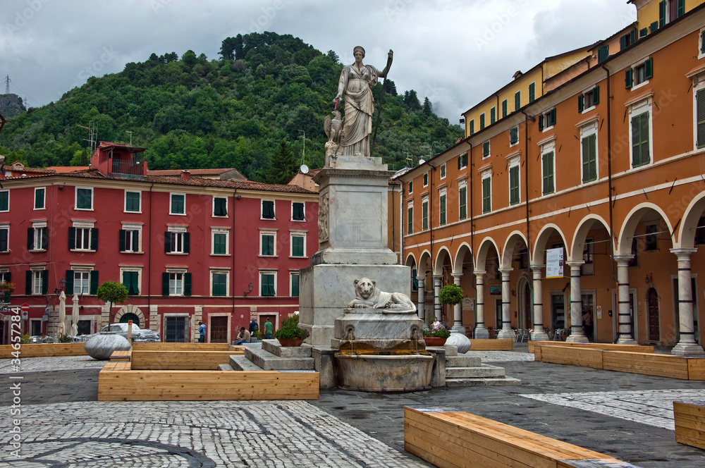 Installazioni in piazza per Carrara Marble Week