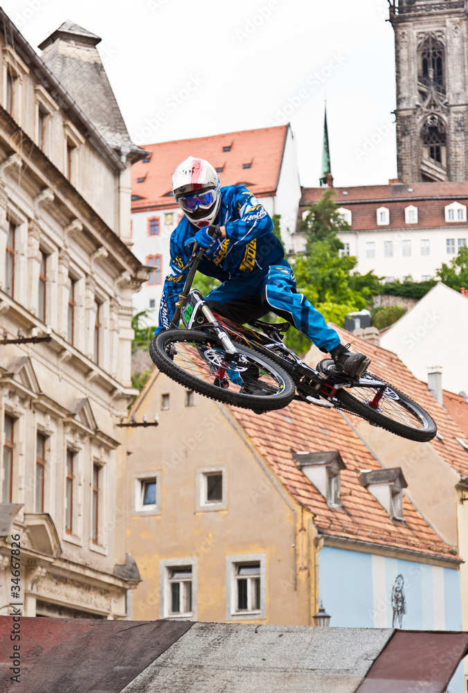 Fototapeta premium Downhill Sprung Stadt