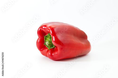 pimiento rojo en fondo blanco