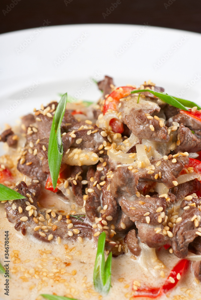 sliced beef roasted with vegetables sliced beef roasted with vegetables