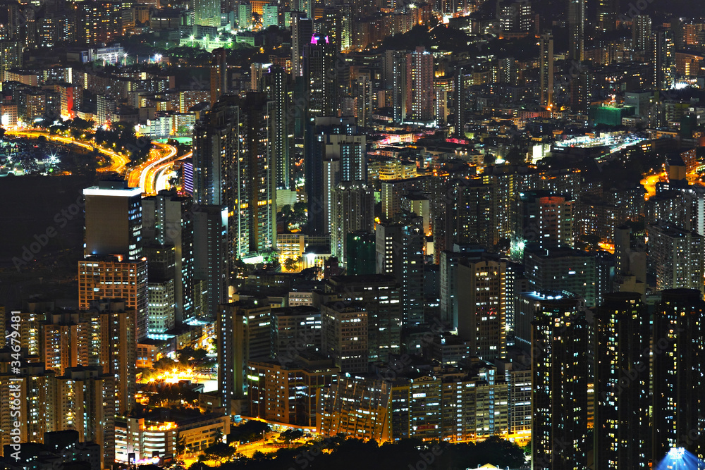 Naklejka premium apartment building at night