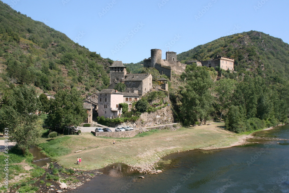 village de brousse le chateau, tarn, aveyron, france village de brousse le chateau, tarn, aveyron, france