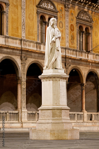 Statue in Verona