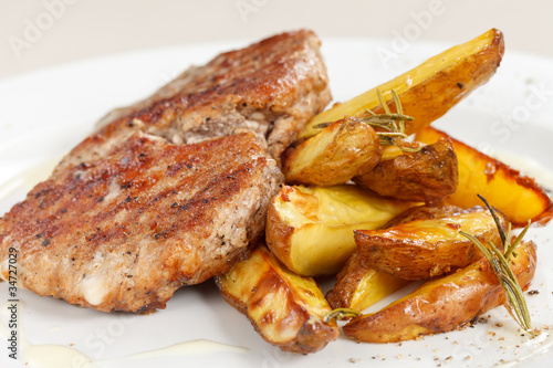 grilled steak with potatoes