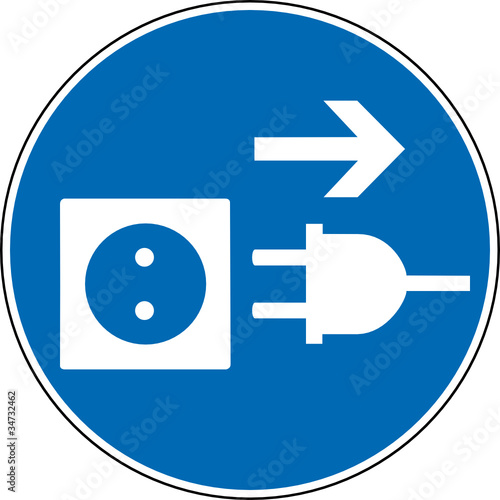 Gebotszeichen Stecker aus Steckdose ziehen Schild