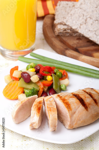 Grilled chicken breasts with fresh vegetables