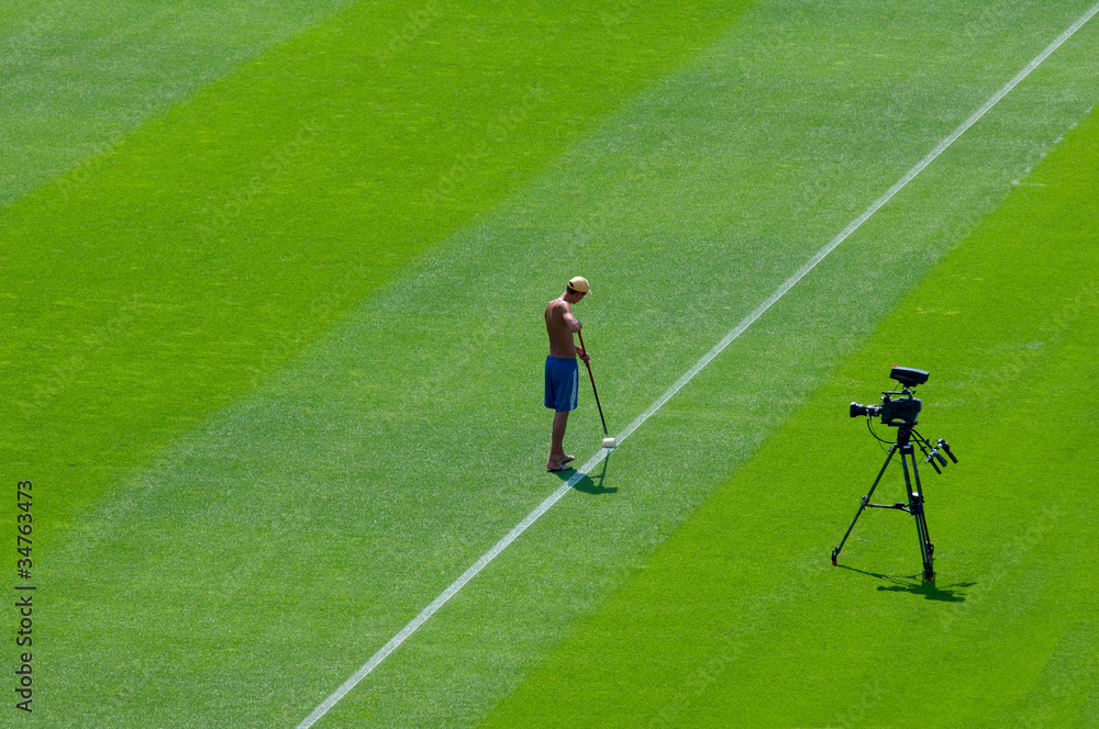 Obraz premium Painting line on the pitch