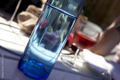 Boisson, eau, vin, boire, bouteille, soif, bar, café © Redzen