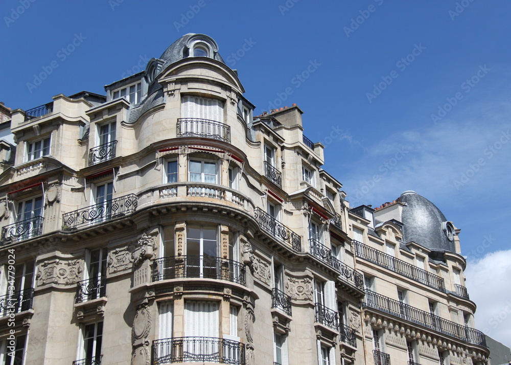 Fototapeta premium Immeuble du quartier d'Auteuil à Paris