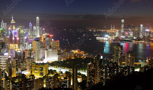 Hong Kong by night © leungchopan