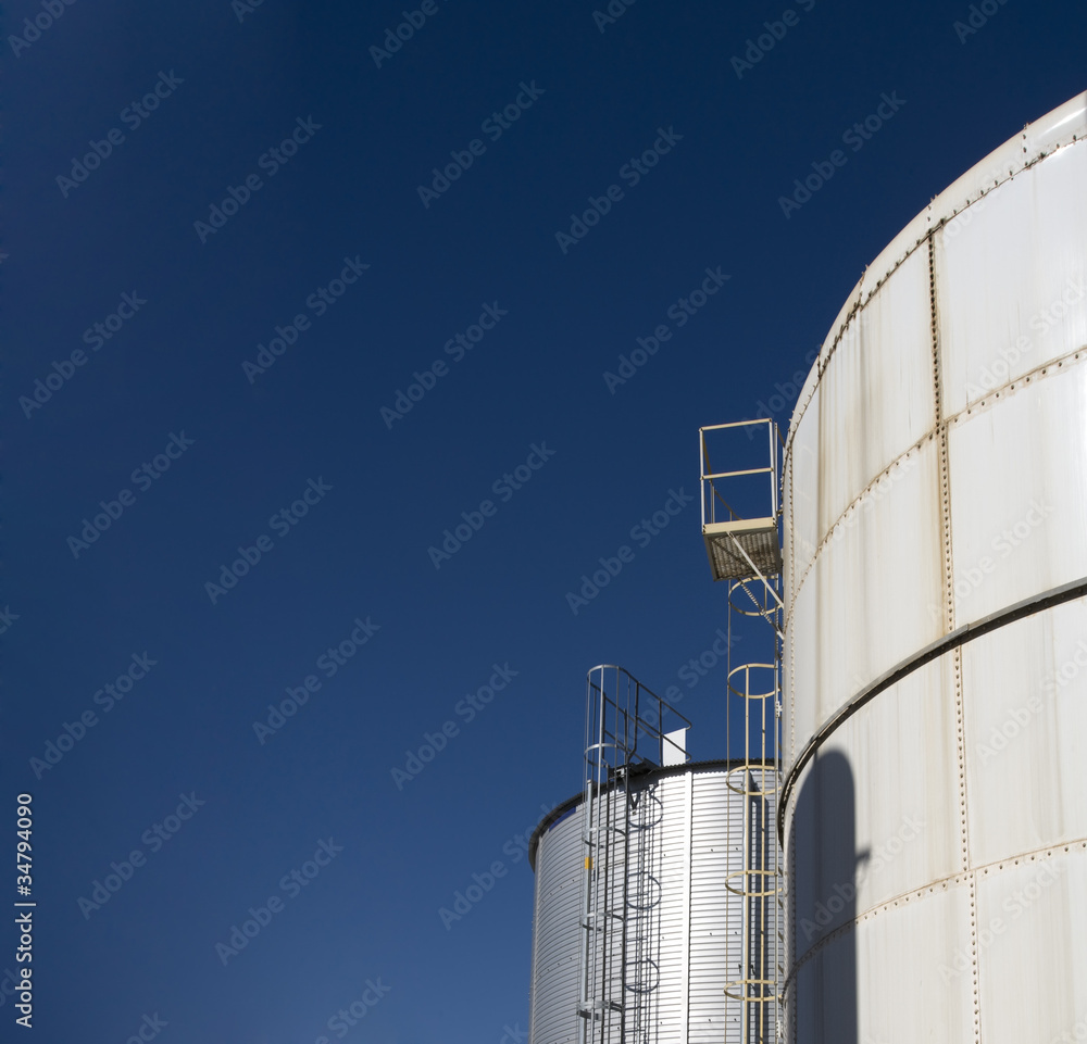 Fototapeta premium Industrial gas tank
