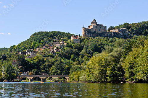 Magnificent view of the Dordogne river and the Castelnaud castle