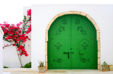 Fotobehang Tunesië Traditionele houten poort met ornamenten  © Wildcat