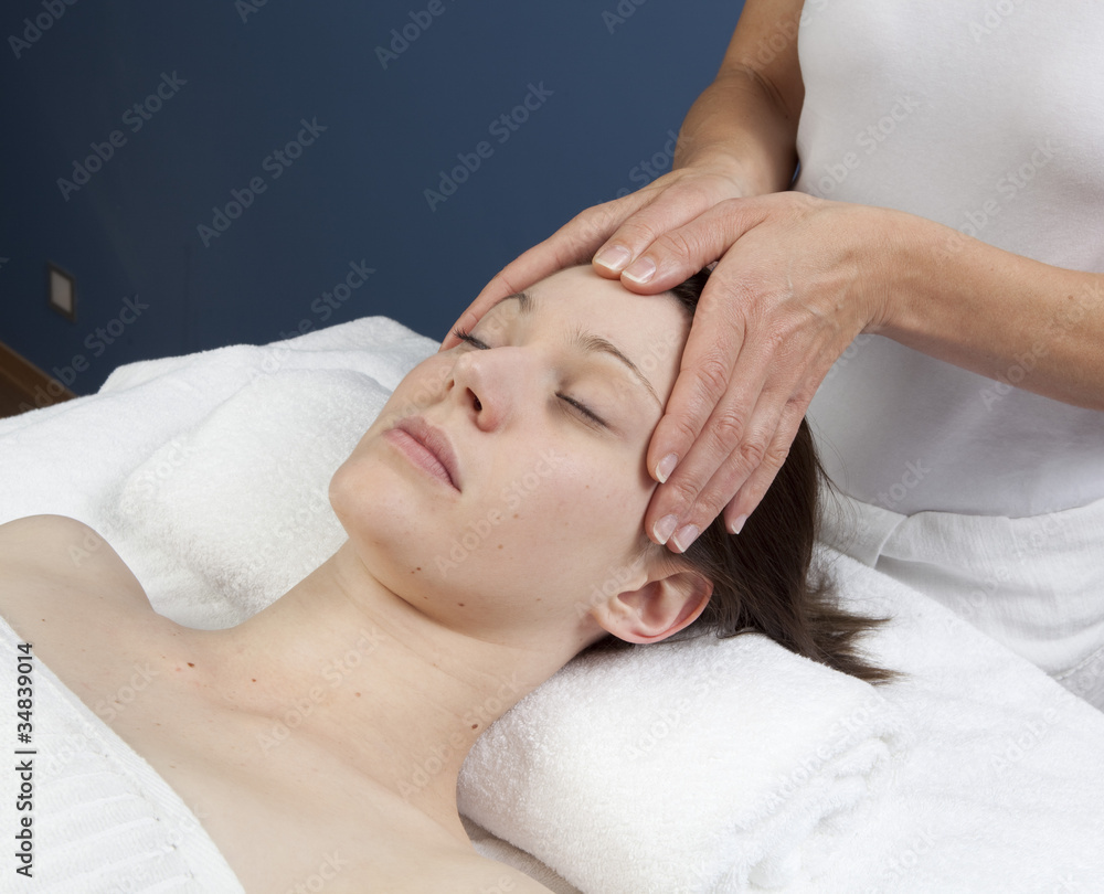 massage thérapeutique de la tête - obrazy, fototapety, plakaty 