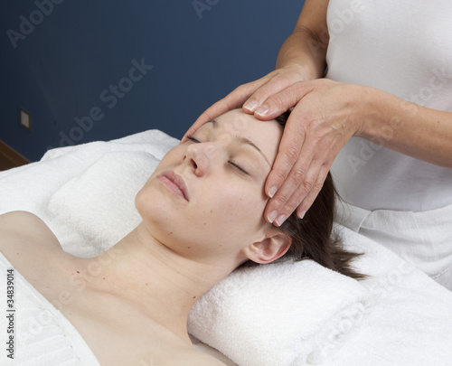 massage thérapeutique de la tête