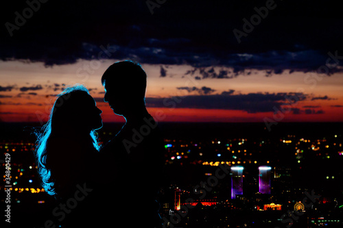 couple silhouette at night city