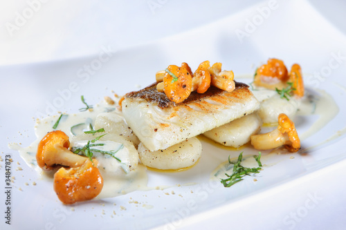 Obraz na płótnie Fish with chanterelle