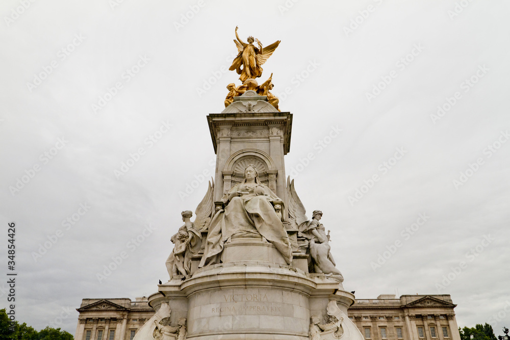 Empress Victoria Monument London Front View