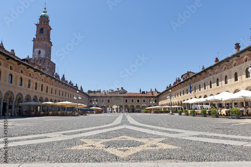 Vigevano, Piazza Ducale