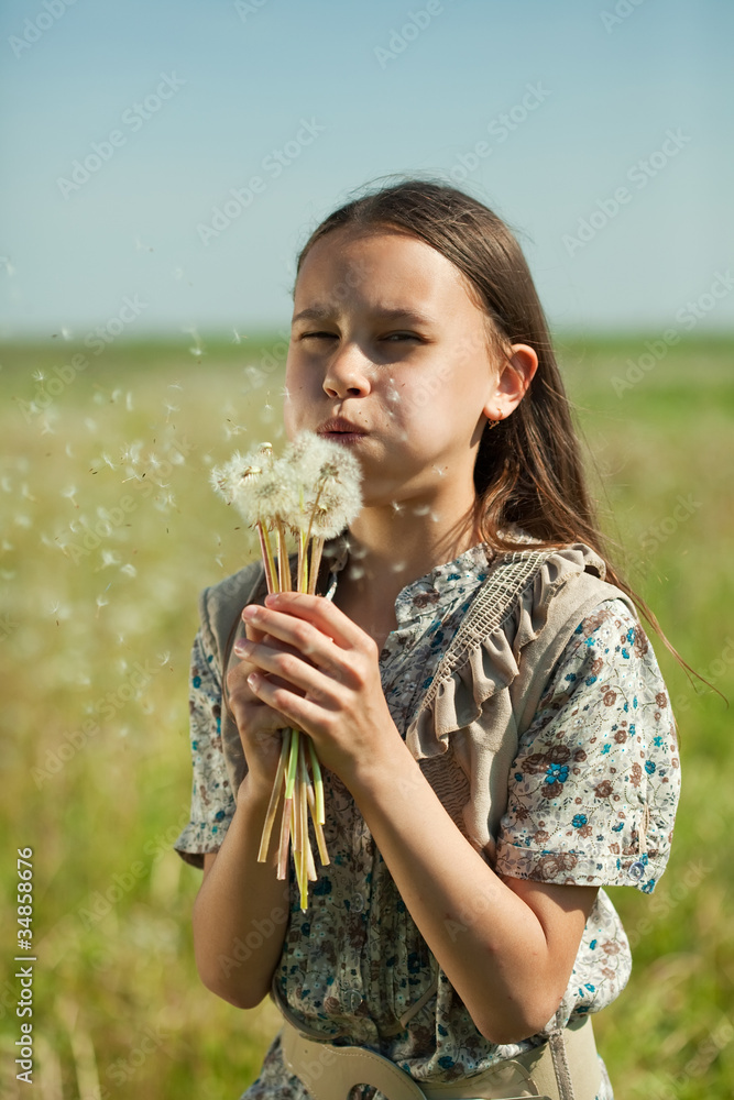 Fototapeta premium girl blowing dandelion
