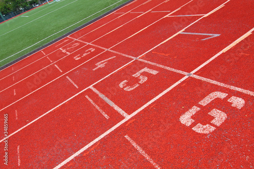 Running track with number 1-6 © Jess Yu
