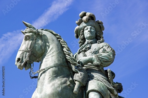 Louis XIV statue équestre chateau de Versailles (France)
