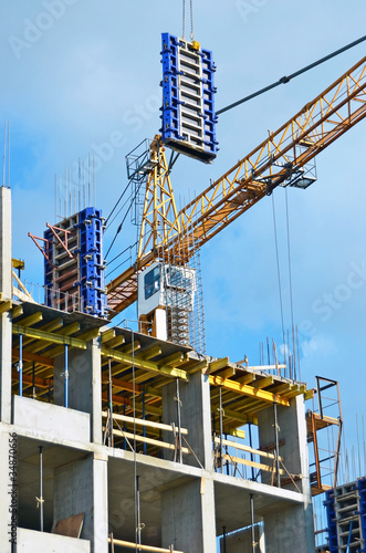 Ñoncrete formwork under crane on construction site