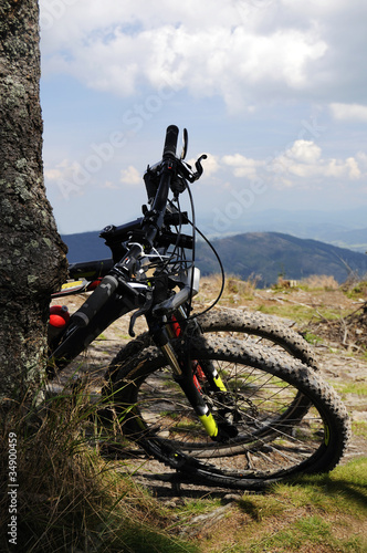 Fototapeta Naklejka Na Ścianę i Meble -  Mountain bikes waiting for a mountain ride