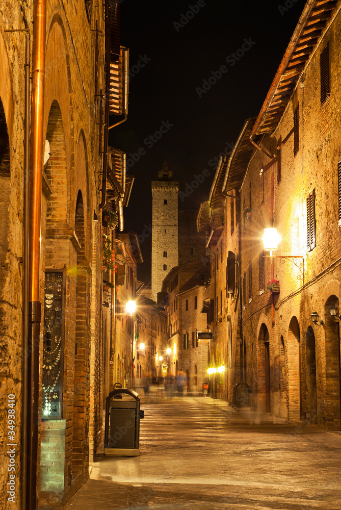 Streets of San Gimignano, in the night
