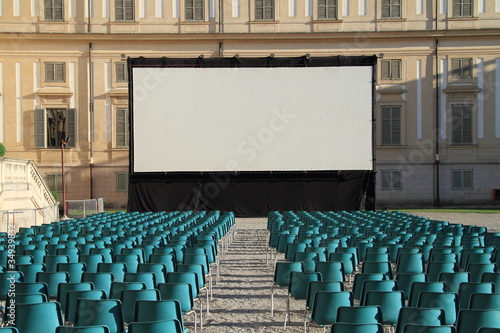 Platea e schermo gigante, Villa Reale photo