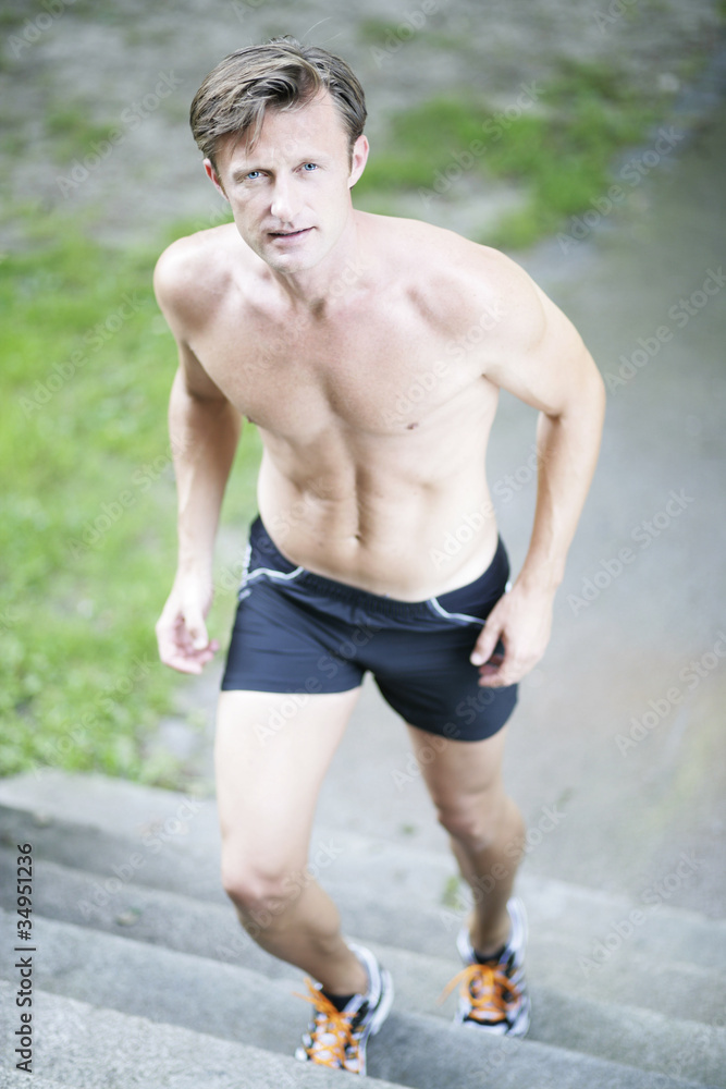 Obraz premium Läufer auf der Treppe